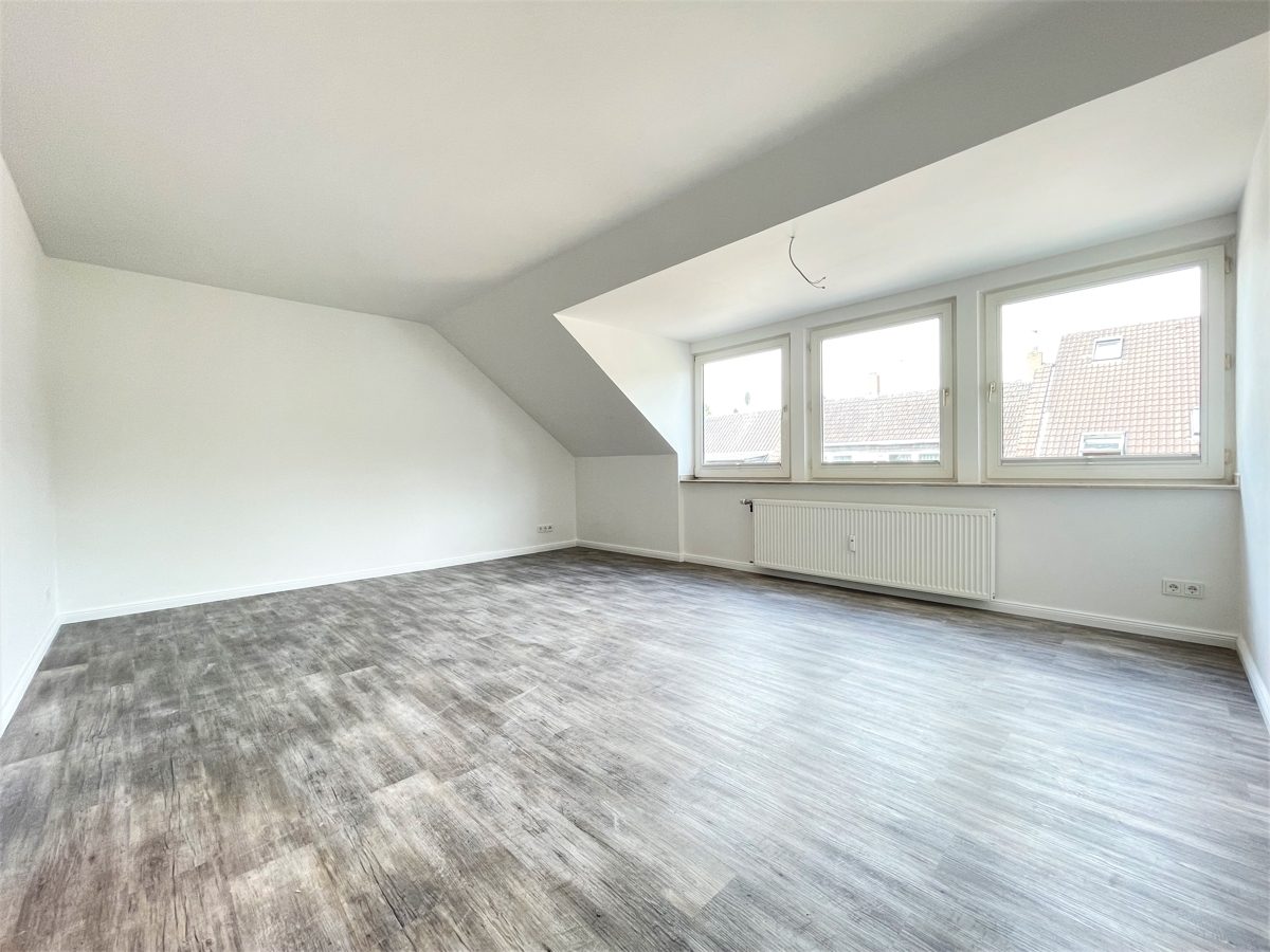 Immobilienangebot - Düsseldorf - Alle - Benrath: frisch renovierte, gut geschnittene 2-Zimmerwohnung mit Balkon in ruhiger Lage!