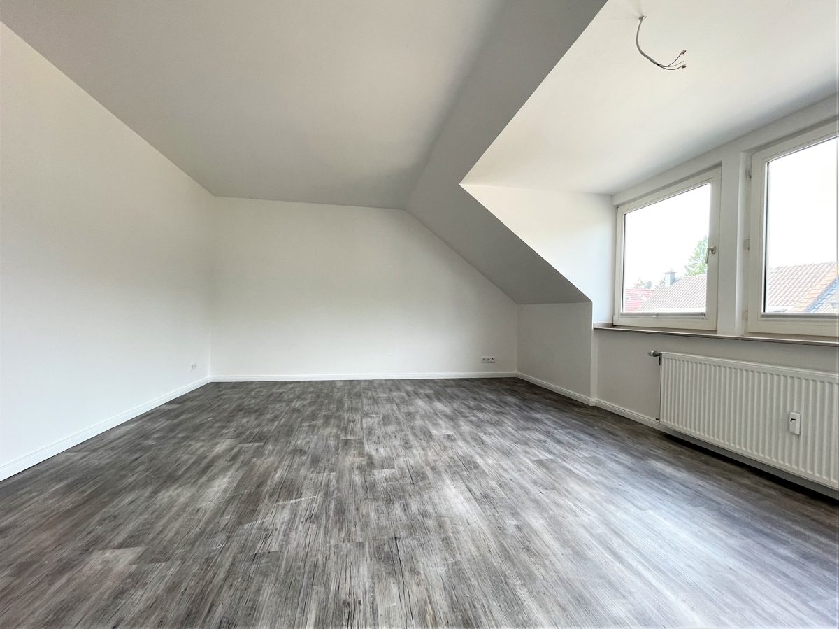 Immobilienangebot - Düsseldorf - Alle - Benrath: frisch renovierte, gut geschnittene 2-Zimmerwohnung mit Balkon in ruhiger Lage!