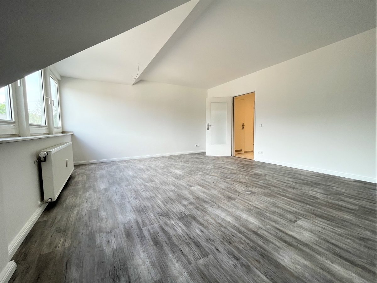 Immobilienangebot - Düsseldorf - Alle - Benrath: frisch renovierte, gut geschnittene 2-Zimmerwohnung mit Balkon in ruhiger Lage!