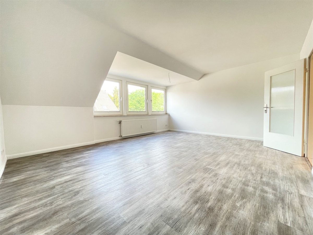 Immobilienangebot - Düsseldorf - Alle - Benrath: frisch renovierte, gut geschnittene 2-Zimmerwohnung mit Balkon in ruhiger Lage!