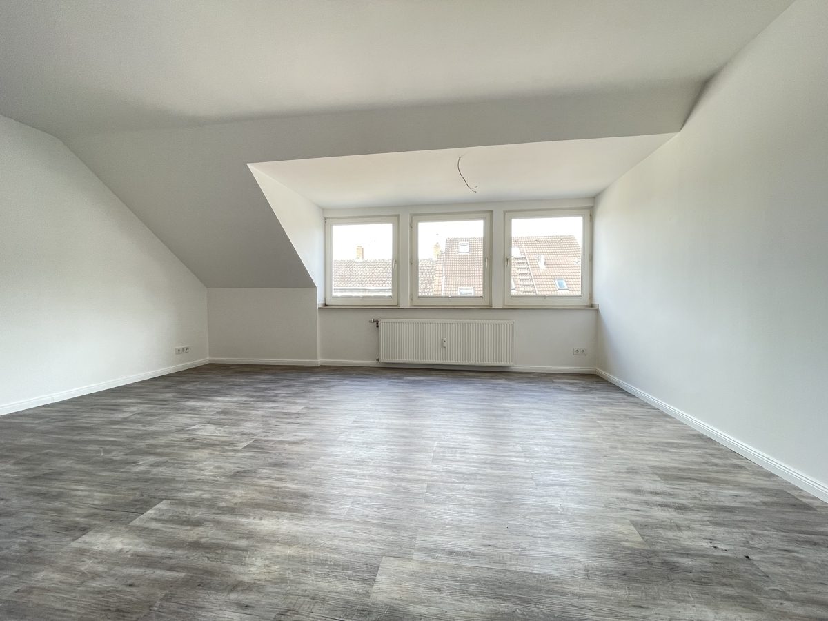 Immobilienangebot - Düsseldorf - Alle - Benrath: frisch renovierte, gut geschnittene 2-Zimmerwohnung mit Balkon in ruhiger Lage!