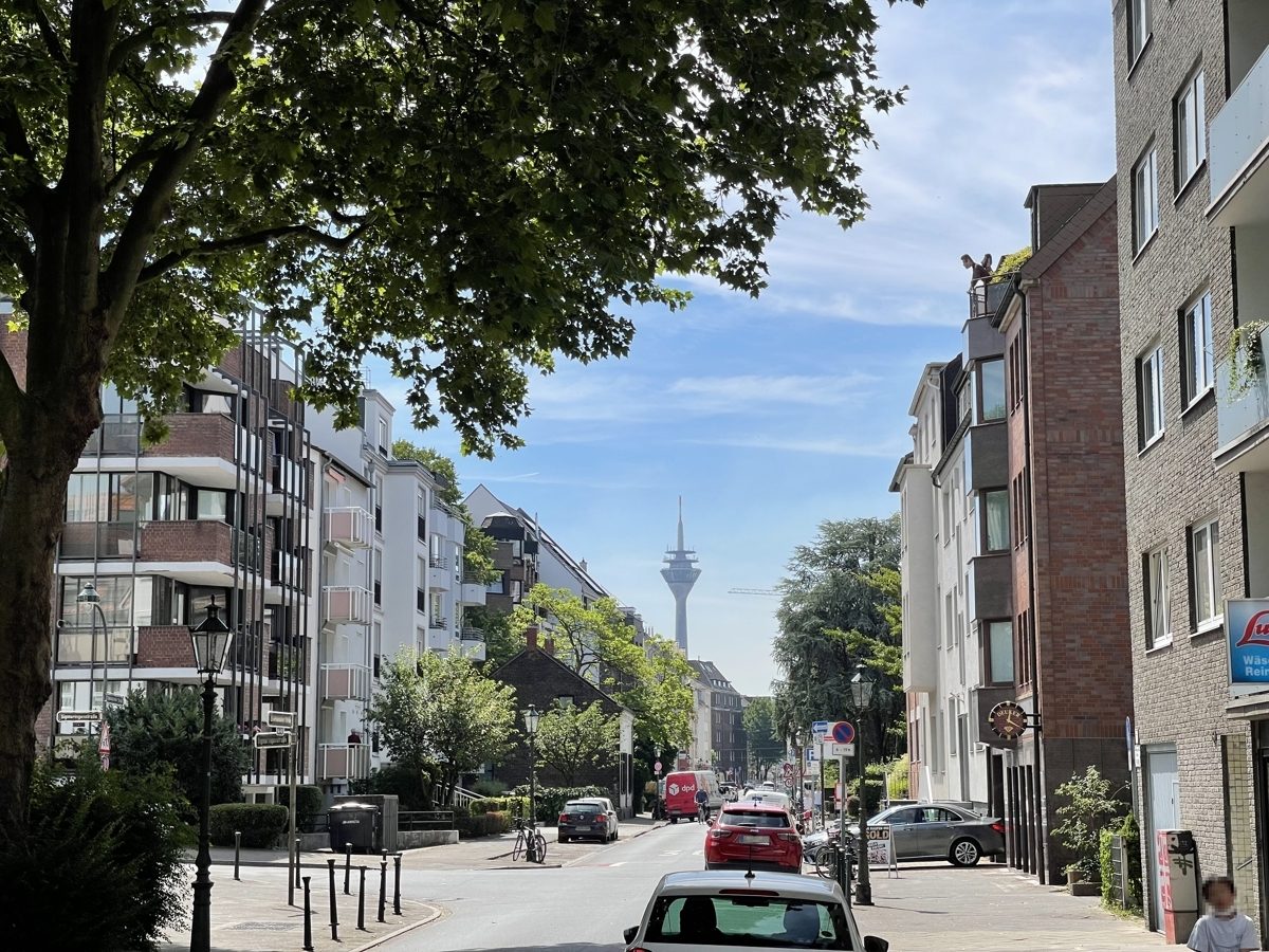 Immobilienangebot - Düsseldorf / Niederkassel - Alle - Schönes Zuhause in Niederkassel: gehobene 2 Zimmer Wohnung, hell, ruhig, 2 Balkone und Tiefgarage