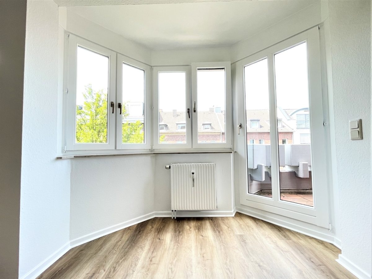Immobilienangebot - Düsseldorf / Niederkassel - Alle - Schönes Zuhause in Niederkassel: gehobene 2 Zimmer Wohnung, hell, ruhig, 2 Balkone und Tiefgarage