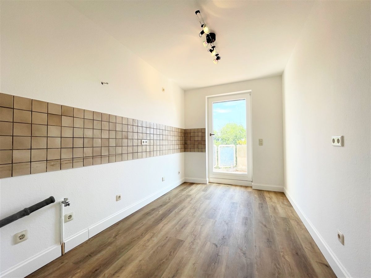 Immobilienangebot - Düsseldorf / Niederkassel - Alle - Schönes Zuhause in Niederkassel: gehobene 2 Zimmer Wohnung, hell, ruhig, 2 Balkone und Tiefgarage