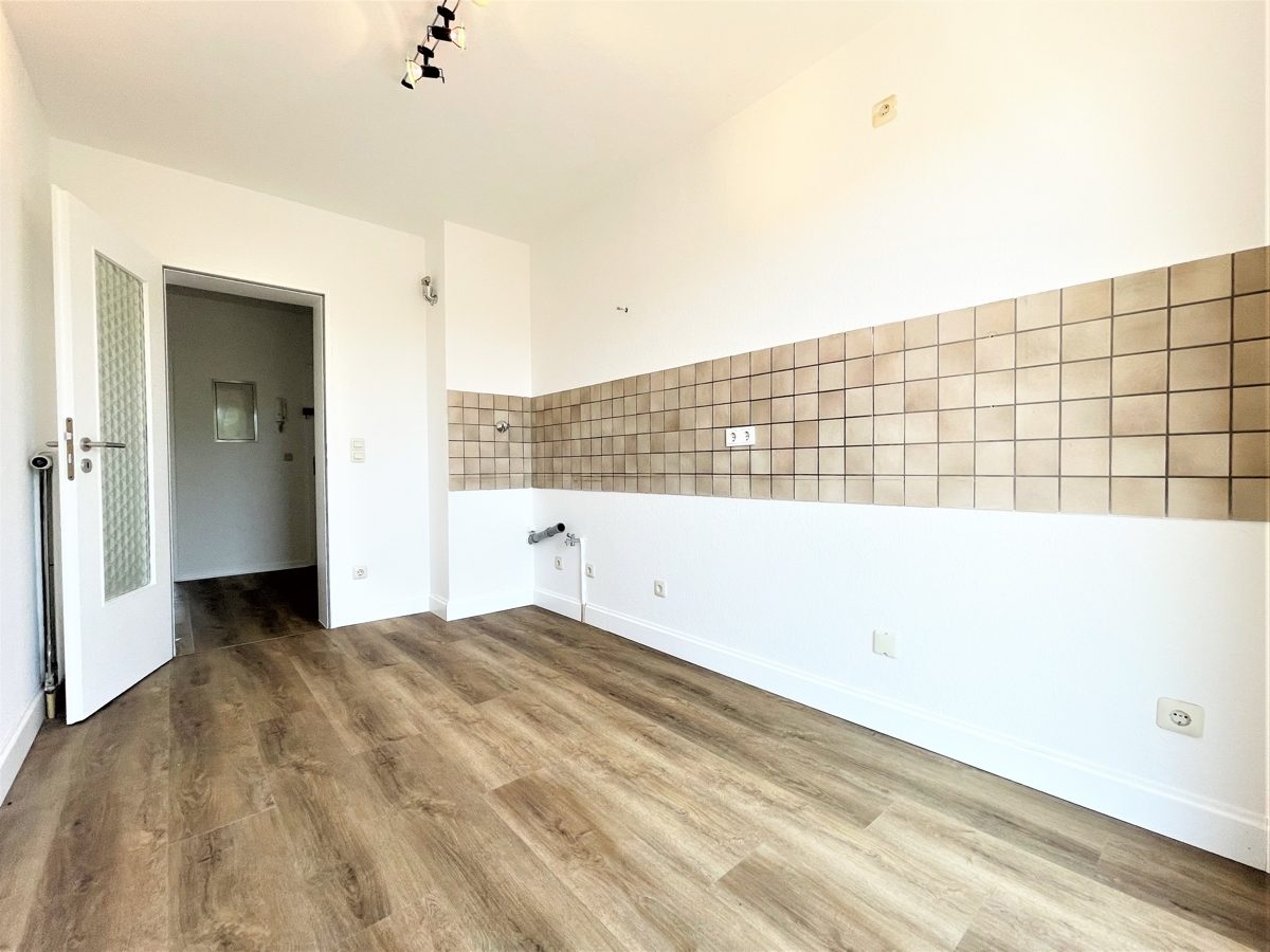 Immobilienangebot - Düsseldorf / Niederkassel - Alle - Schönes Zuhause in Niederkassel: gehobene 2 Zimmer Wohnung, hell, ruhig, 2 Balkone und Tiefgarage