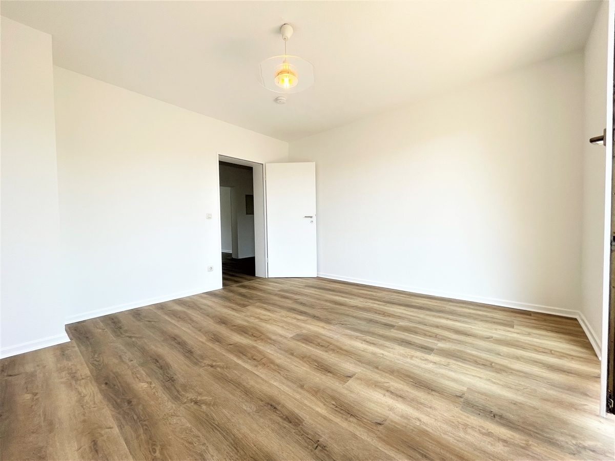 Immobilienangebot - Düsseldorf / Niederkassel - Alle - Schönes Zuhause in Niederkassel: gehobene 2 Zimmer Wohnung, hell, ruhig, 2 Balkone und Tiefgarage