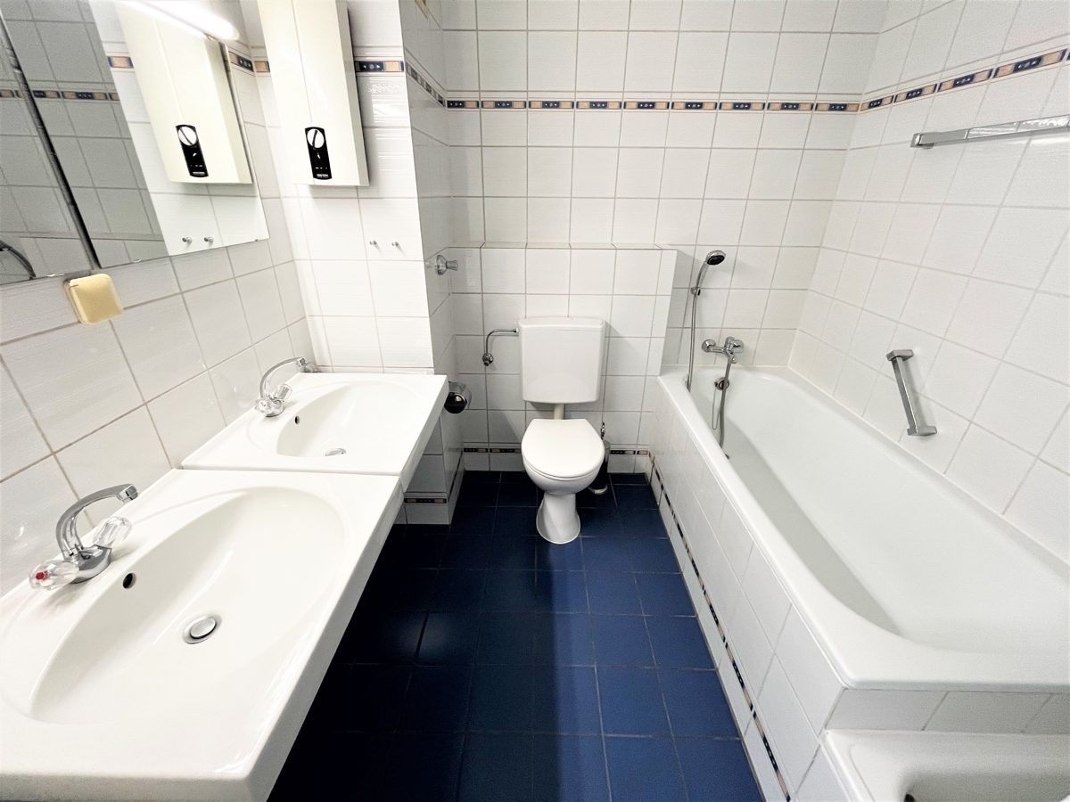 Immobilienangebot - Düsseldorf / Niederkassel - Alle - Schönes Zuhause in Niederkassel: gehobene 2 Zimmer Wohnung, hell, ruhig, 2 Balkone und Tiefgarage