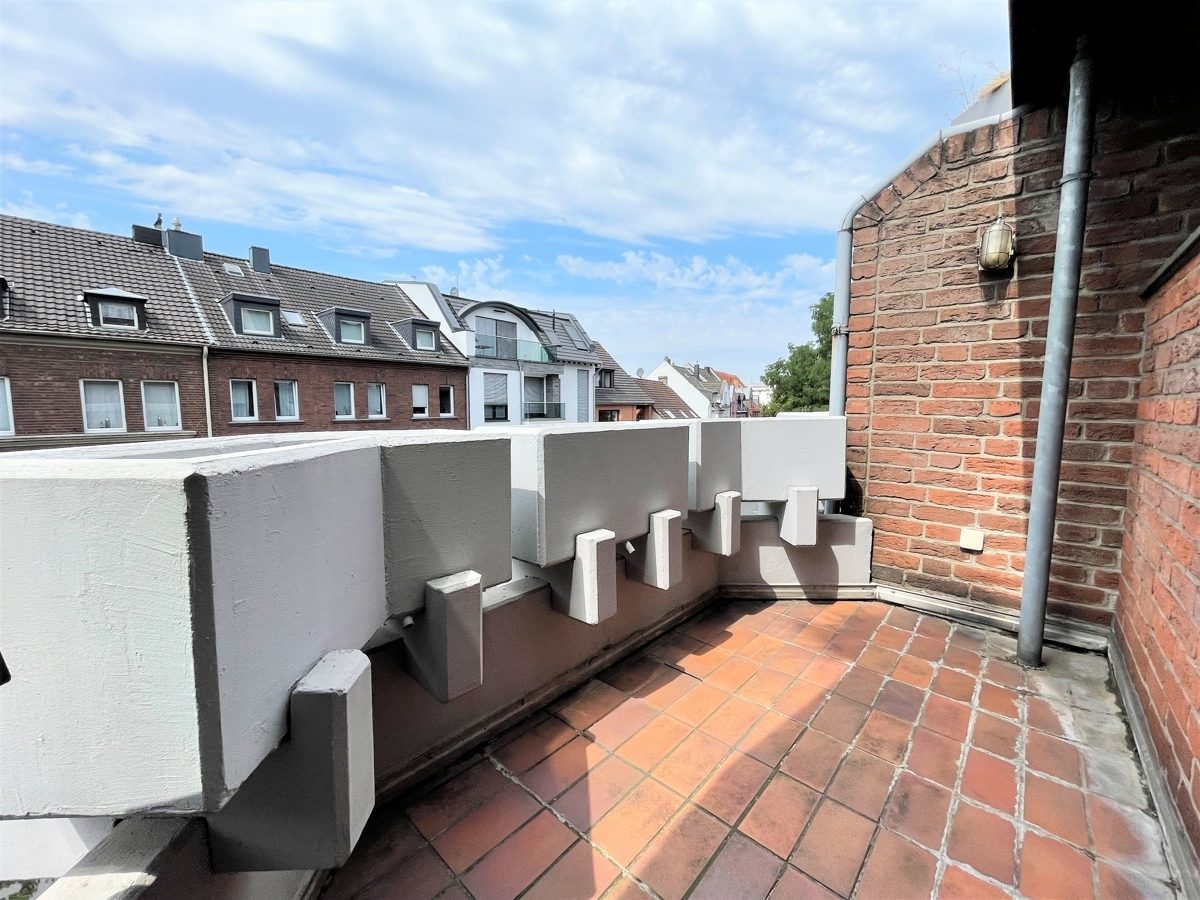 Immobilienangebot - Düsseldorf / Niederkassel - Alle - Schönes Zuhause in Niederkassel: gehobene 2 Zimmer Wohnung, hell, ruhig, 2 Balkone und Tiefgarage
