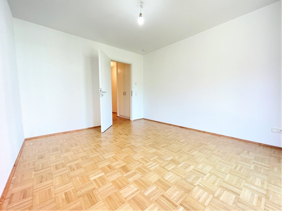 Immobilienangebot - Düsseldorf / Bilk - Alle - Bilk: Gut geschnittene 2-Zimmer Wohnung mit großem Balkon und TG-Stellplatz