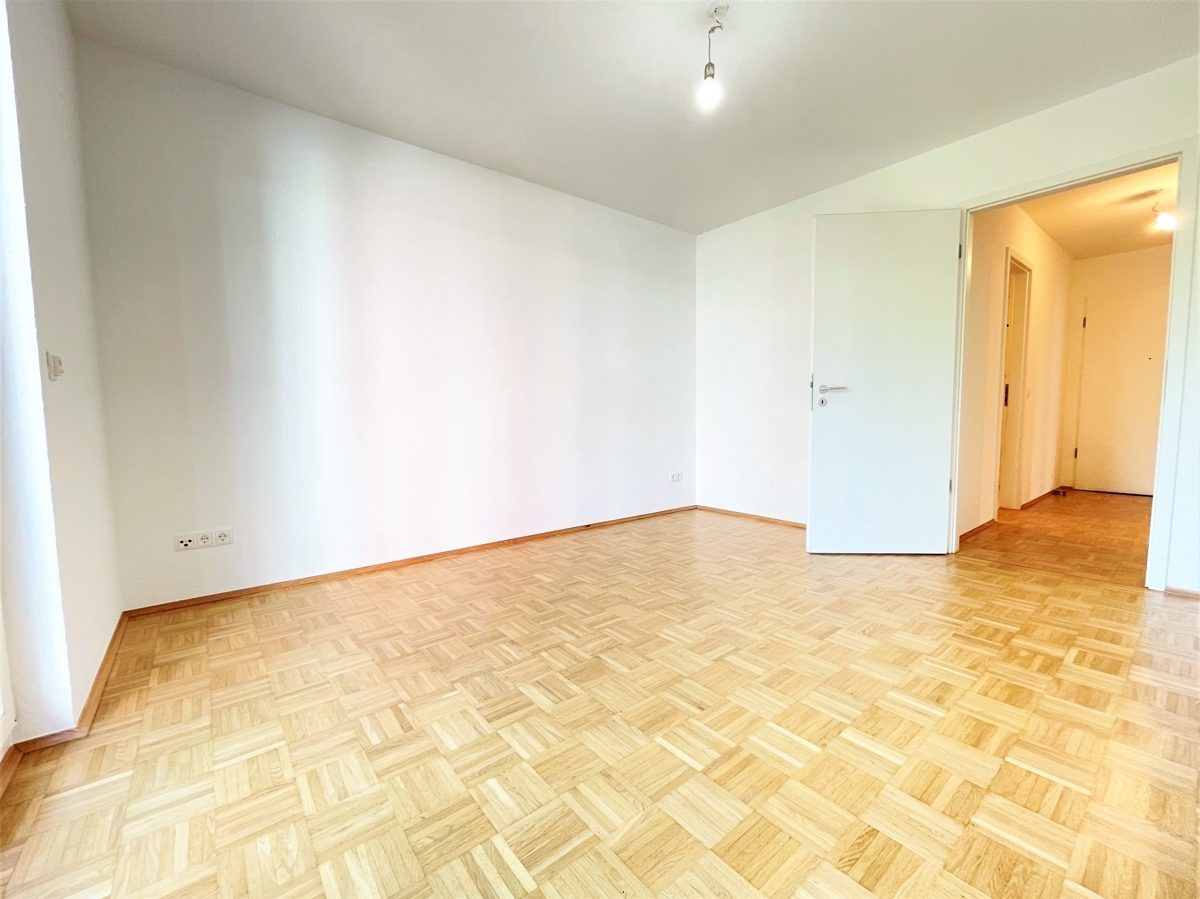 Immobilienangebot - Düsseldorf / Bilk - Alle - Bilk: Gut geschnittene 2-Zimmer Wohnung mit großem Balkon und TG-Stellplatz