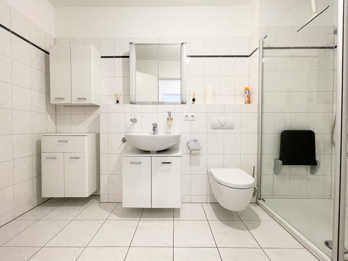 Immobilienangebot - Düsseldorf / Bilk - Alle - Bilk: Gut geschnittene 2-Zimmer Wohnung mit großem Balkon und TG-Stellplatz