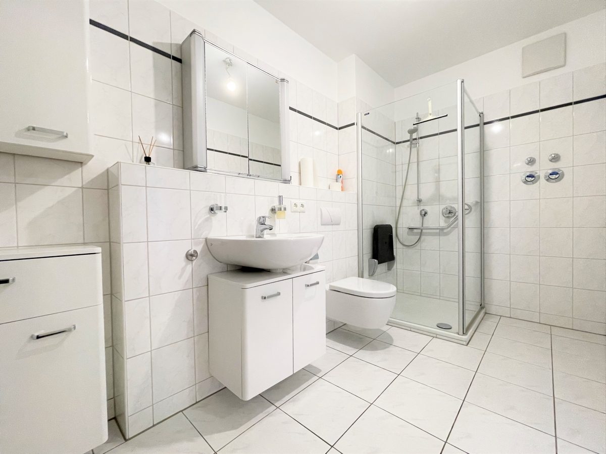 Immobilienangebot - Düsseldorf / Bilk - Alle - Bilk: Gut geschnittene 2-Zimmer Wohnung mit großem Balkon und TG-Stellplatz