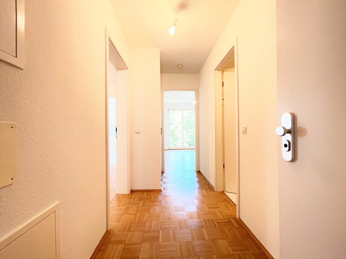 Immobilienangebot - Düsseldorf / Bilk - Alle - Bilk: Gut geschnittene 2-Zimmer Wohnung mit großem Balkon und TG-Stellplatz