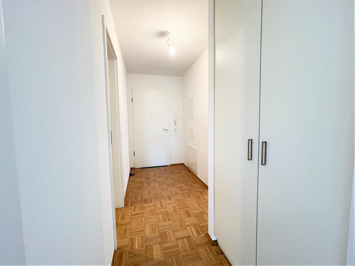 Immobilienangebot - Düsseldorf / Bilk - Alle - Bilk: Gut geschnittene 2-Zimmer Wohnung mit großem Balkon und TG-Stellplatz