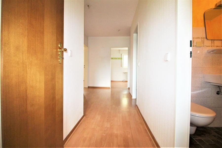 Immobilienangebot - Düsseldorf / Hubbelrath - Alle - Knittkuhl: gut geschnittene 3 Zimmer mit Balkon und TG-Stellplatz!