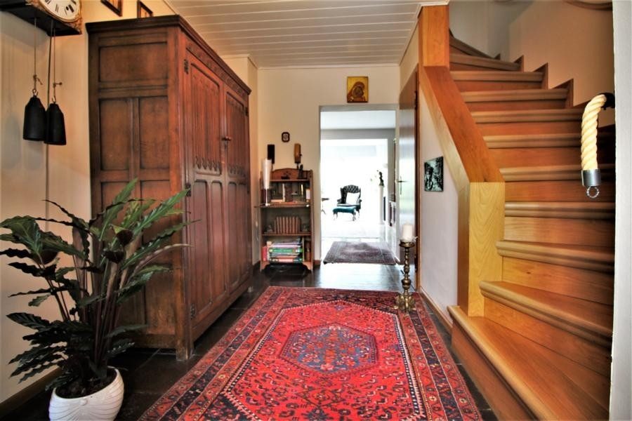 Immobilienangebot - Düsseldorf - Alle - Lierenfeld: Attraktive Doppelhaushälfte mit großem Garten und 2 Garagen