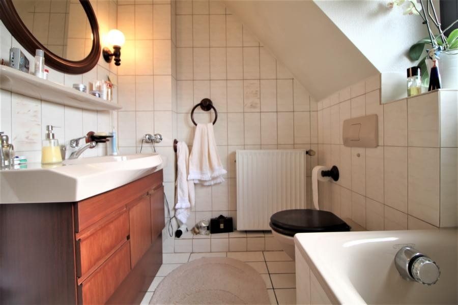 Immobilienangebot - Düsseldorf - Alle - Lierenfeld: Attraktive Doppelhaushälfte mit großem Garten und 2 Garagen