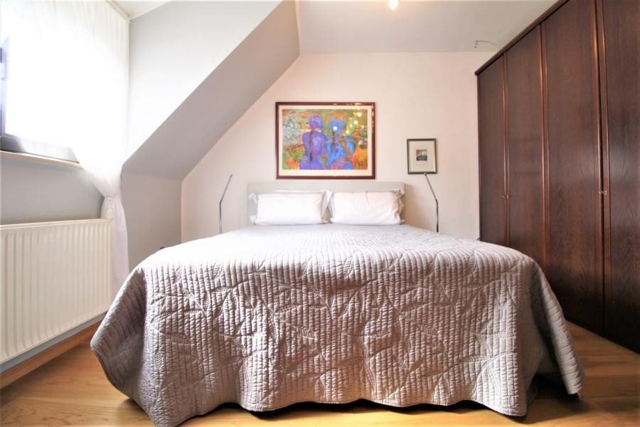 Immobilienangebot - Düsseldorf - Alle - Lierenfeld: Attraktive Doppelhaushälfte mit großem Garten und 2 Garagen