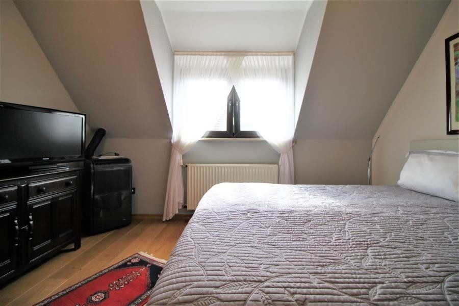 Immobilienangebot - Düsseldorf - Alle - Lierenfeld: Attraktive Doppelhaushälfte mit großem Garten und 2 Garagen