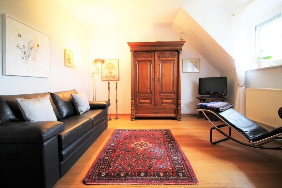 Immobilienangebot - Düsseldorf - Alle - Lierenfeld: Attraktive Doppelhaushälfte mit großem Garten und 2 Garagen