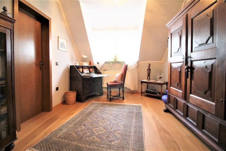 Immobilienangebot - Düsseldorf - Alle - Lierenfeld: Attraktive Doppelhaushälfte mit großem Garten und 2 Garagen