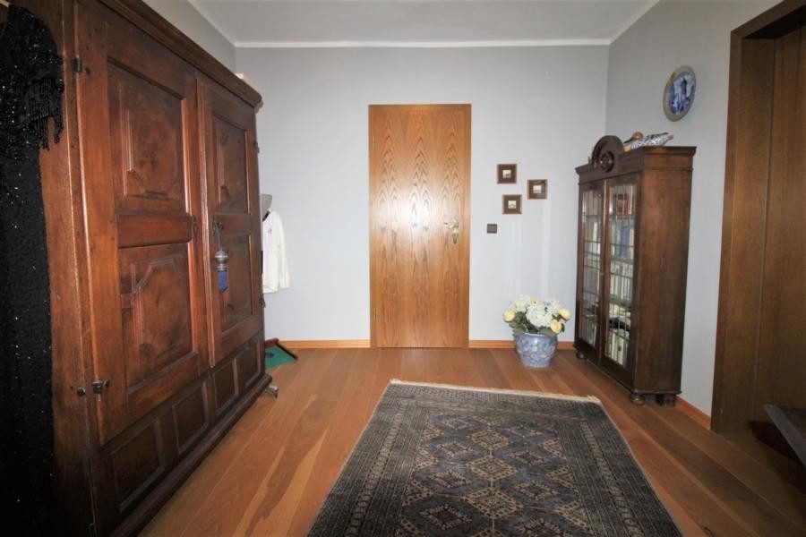 Immobilienangebot - Düsseldorf - Alle - Lierenfeld: Attraktive Doppelhaushälfte mit großem Garten und 2 Garagen