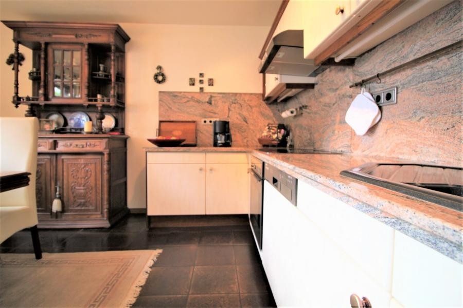 Immobilienangebot - Düsseldorf - Alle - Lierenfeld: Attraktive Doppelhaushälfte mit großem Garten und 2 Garagen
