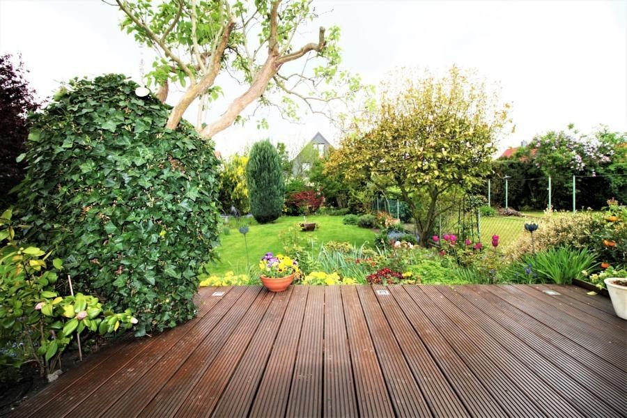 Immobilienangebot - Düsseldorf - Alle - Lierenfeld: Attraktive Doppelhaushälfte mit großem Garten und 2 Garagen