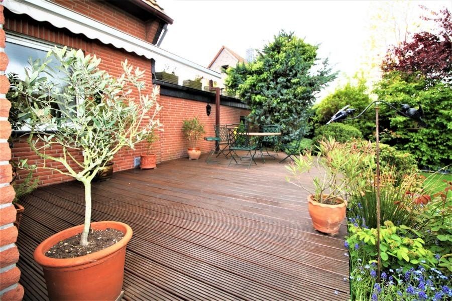 Immobilienangebot - Düsseldorf - Alle - Lierenfeld: Attraktive Doppelhaushälfte mit großem Garten und 2 Garagen