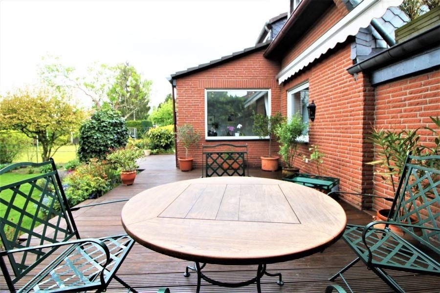 Immobilienangebot - Düsseldorf - Alle - Lierenfeld: Attraktive Doppelhaushälfte mit großem Garten und 2 Garagen
