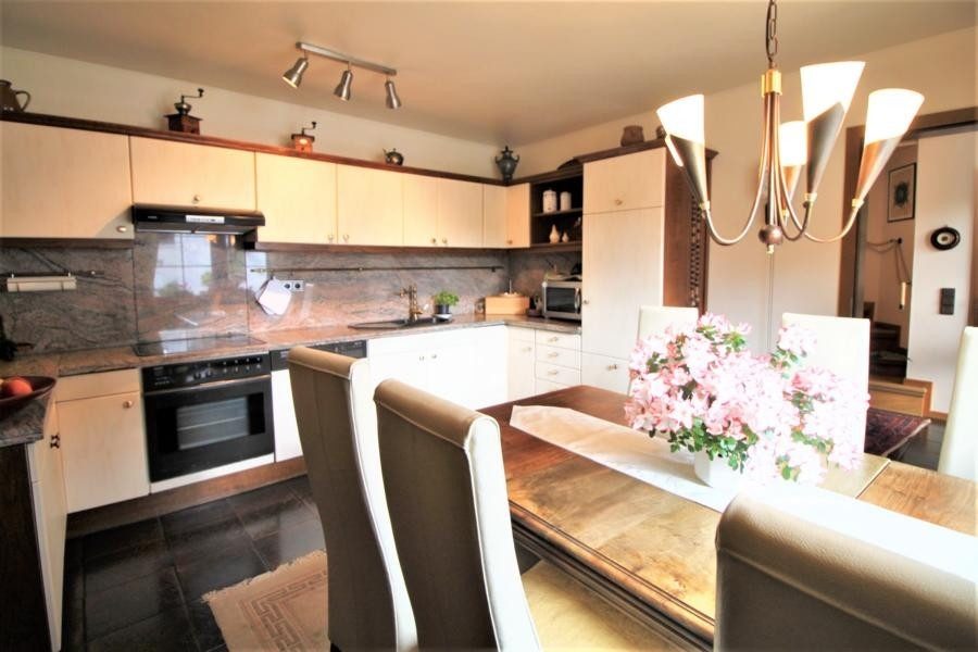 Immobilienangebot - Düsseldorf - Alle - Lierenfeld: Attraktive Doppelhaushälfte mit großem Garten und 2 Garagen