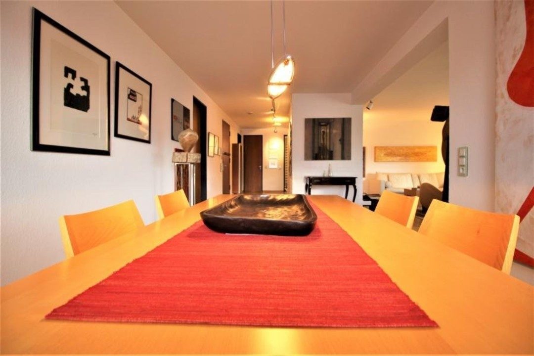 Immobilienangebot - Düsseldorf - Alle - Urdenbach: Attraktive 5 Zimmer mit Terrasse und Garage