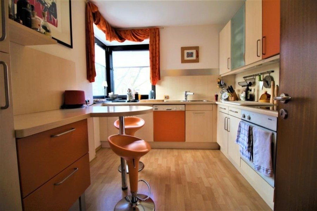 Immobilienangebot - Düsseldorf - Alle - Urdenbach: Attraktive 5 Zimmer mit Terrasse und Garage