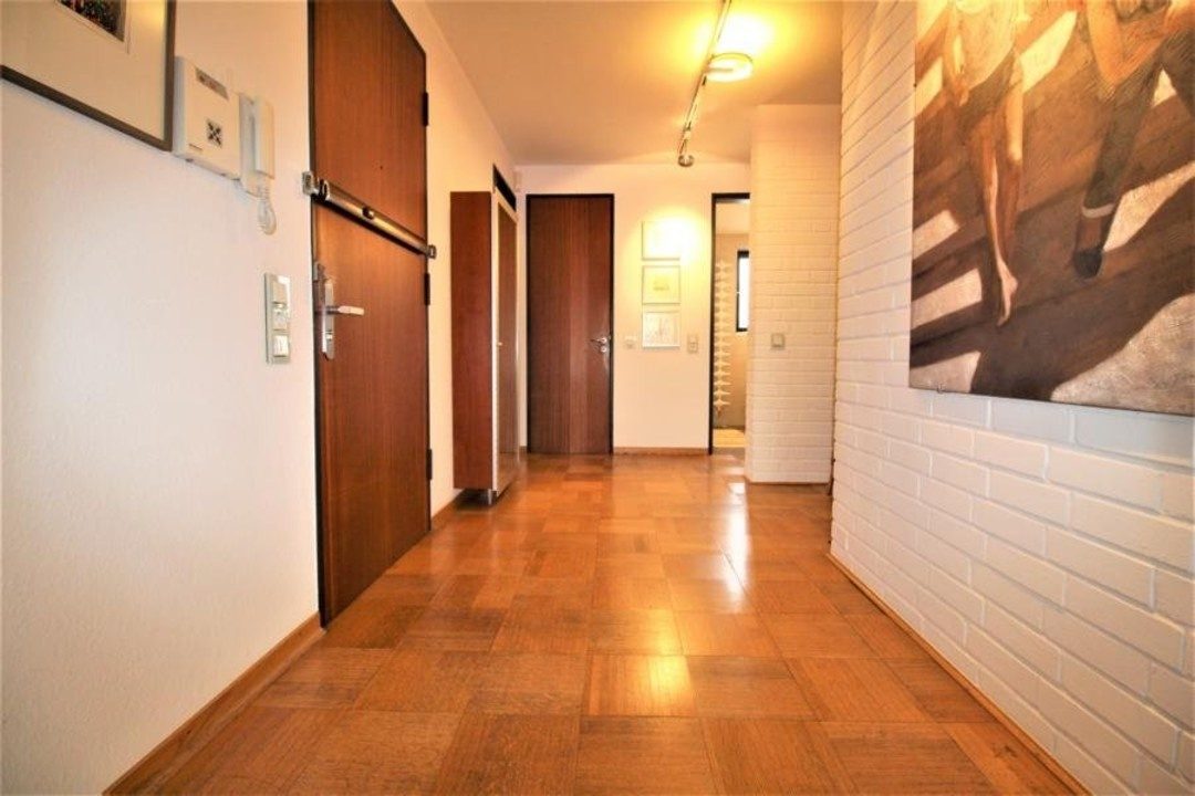 Immobilienangebot - Düsseldorf - Alle - Urdenbach: Attraktive 5 Zimmer mit Terrasse und Garage