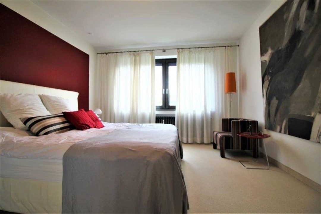 Immobilienangebot - Düsseldorf - Alle - Urdenbach: Attraktive 5 Zimmer mit Terrasse und Garage