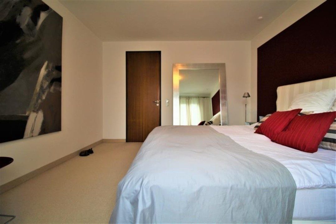 Immobilienangebot - Düsseldorf - Alle - Urdenbach: Attraktive 5 Zimmer mit Terrasse und Garage