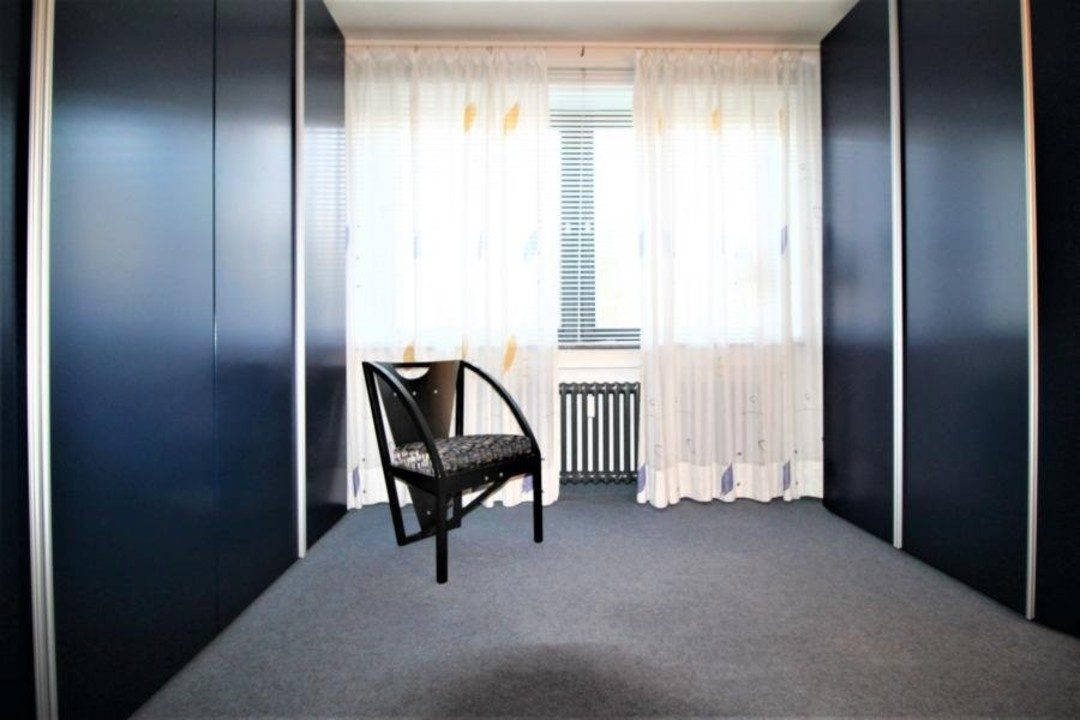Immobilienangebot - Düsseldorf - Alle - Urdenbach: Attraktive 5 Zimmer mit Terrasse und Garage