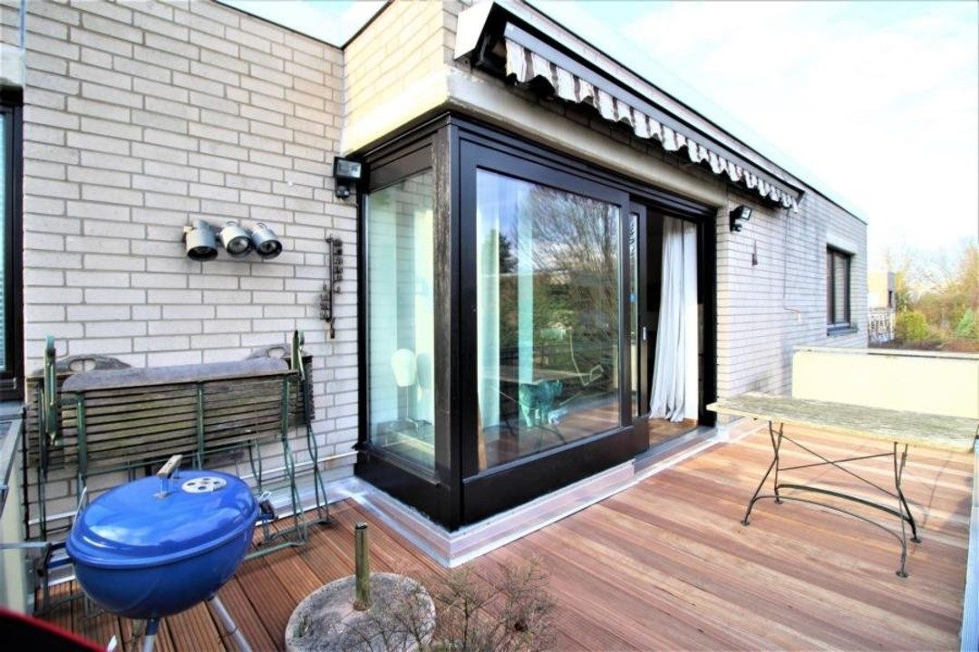 Immobilienangebot - Düsseldorf - Alle - Urdenbach: Attraktive 5 Zimmer mit Terrasse und Garage