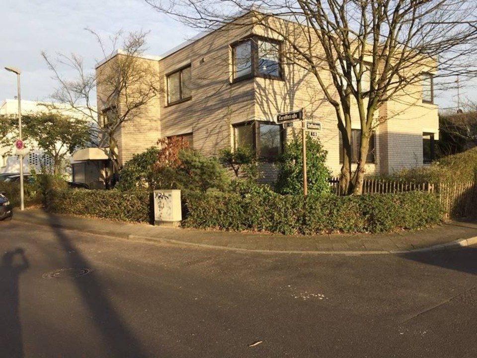 Immobilienangebot - Düsseldorf - Alle - Urdenbach: Attraktive 5 Zimmer mit Terrasse und Garage