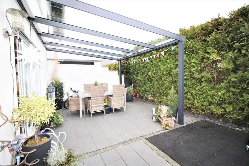 Immobilienangebot - Solingen - Alle - Höhscheid: Neuwertiges und moderne Doppelhaushälfte mit Stellplatz und Terrasse in guter Lage
