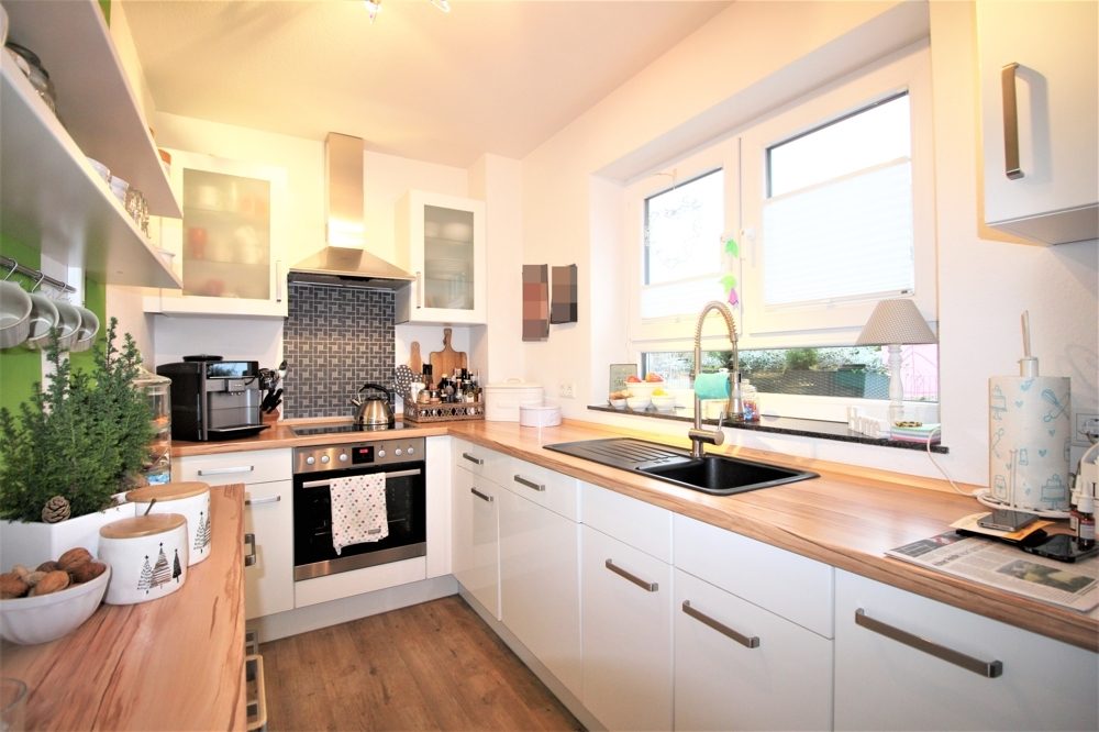 Immobilienangebot - Solingen - Alle - Höhscheid: Neuwertiges und moderne Doppelhaushälfte mit Stellplatz und Terrasse in guter Lage