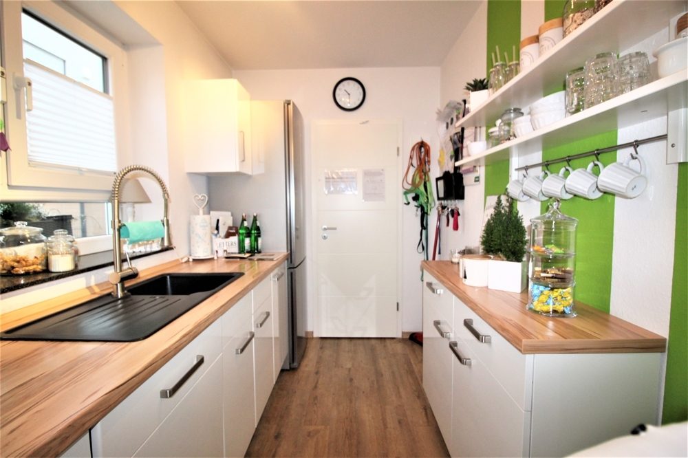 Immobilienangebot - Solingen - Alle - Höhscheid: Neuwertiges und moderne Doppelhaushälfte mit Stellplatz und Terrasse in guter Lage