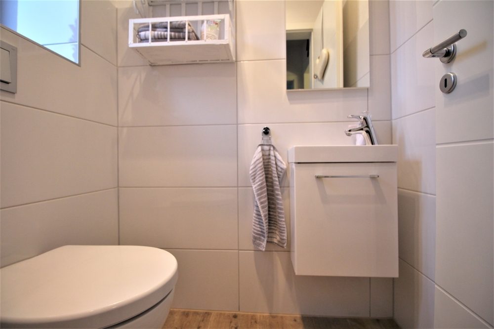 Immobilienangebot - Solingen - Alle - Höhscheid: Neuwertiges und moderne Doppelhaushälfte mit Stellplatz und Terrasse in guter Lage