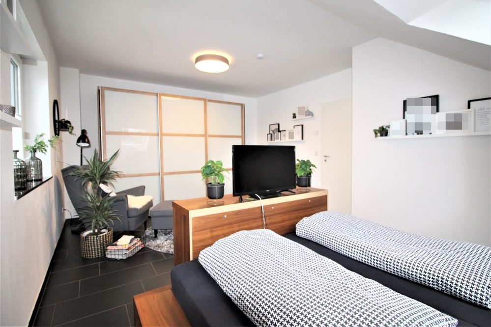 Immobilienangebot - Solingen - Alle - Höhscheid: Neuwertiges und moderne Doppelhaushälfte mit Stellplatz und Terrasse in guter Lage