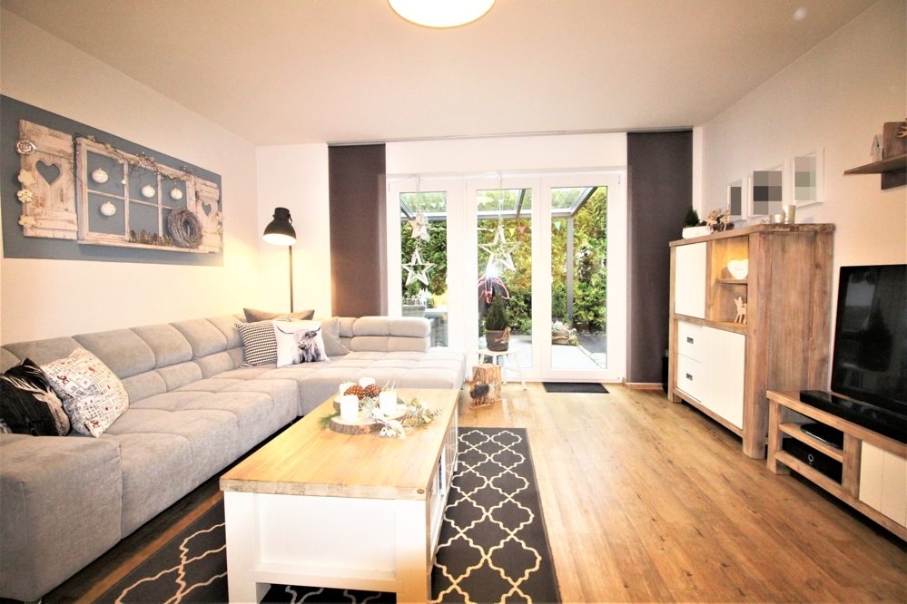 Immobilienangebot - Solingen - Alle - Höhscheid: Neuwertiges und moderne Doppelhaushälfte mit Stellplatz und Terrasse in guter Lage