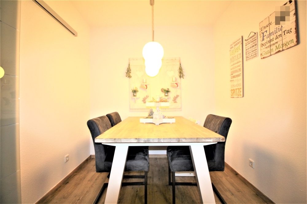 Immobilienangebot - Solingen - Alle - Höhscheid: Neuwertiges und moderne Doppelhaushälfte mit Stellplatz und Terrasse in guter Lage