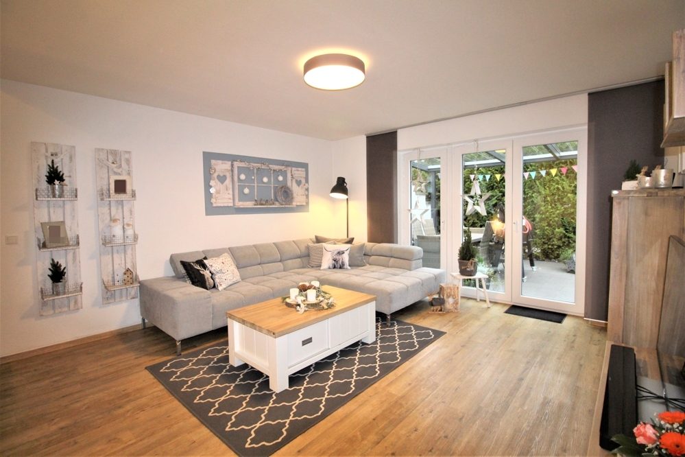 Immobilienangebot - Solingen - Alle - Höhscheid: Neuwertiges und moderne Doppelhaushälfte mit Stellplatz und Terrasse in guter Lage
