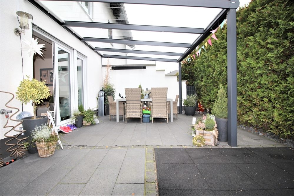 Immobilienangebot - Solingen - Alle - Höhscheid: Neuwertiges und moderne Doppelhaushälfte mit Stellplatz und Terrasse in guter Lage