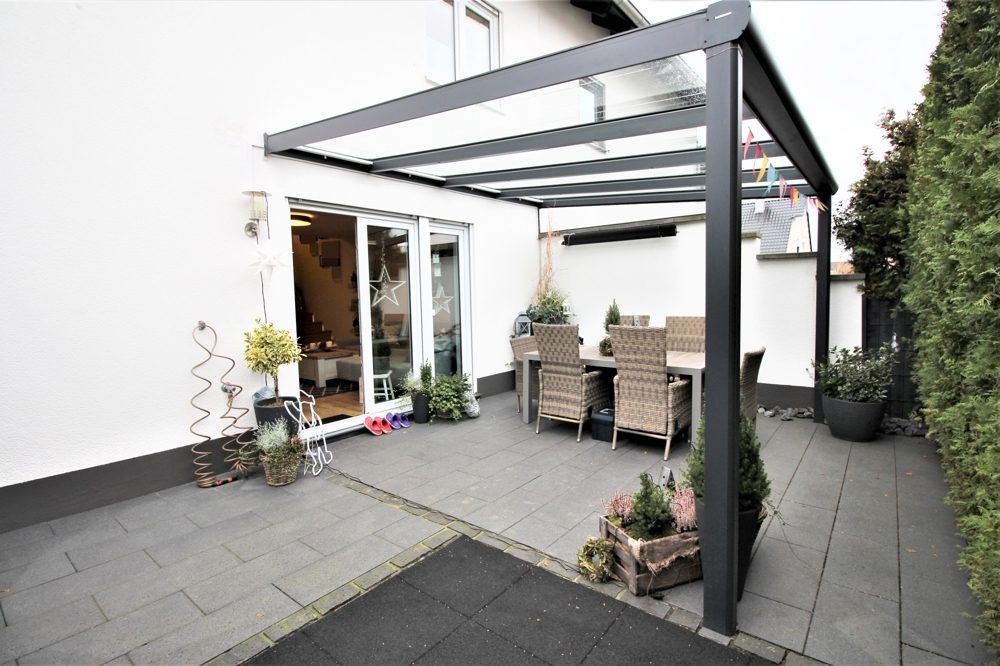 Immobilienangebot - Solingen - Alle - Höhscheid: Neuwertiges und moderne Doppelhaushälfte mit Stellplatz und Terrasse in guter Lage