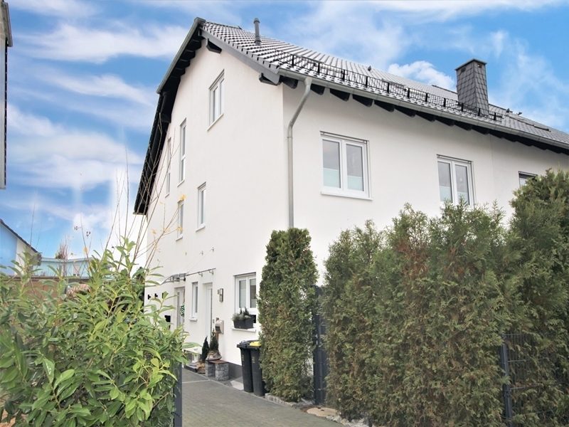 Immobilienangebot - Solingen - Alle - Höhscheid: Neuwertiges und moderne Doppelhaushälfte mit Stellplatz und Terrasse in guter Lage